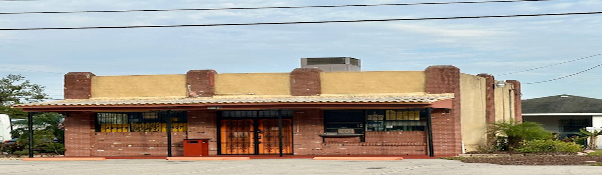 Prime Retail Space with Room to Grow: Ideal for Expansion or Parking